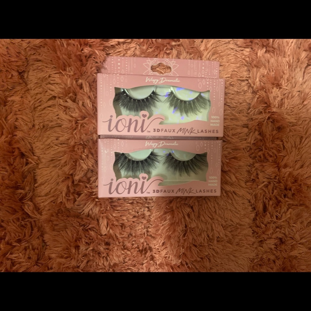Iconic eyelashes - Picture 2 of 2